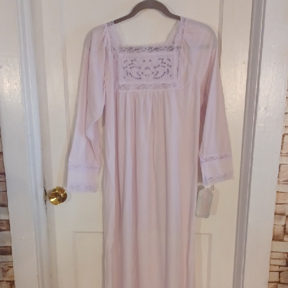 Elegant Lace Trimmed Nightgown in Soft Purple Brushed Nylon Size Medium